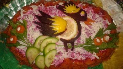 Домашняя сельдь под шубой с огурцом