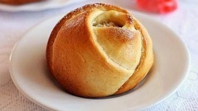 Дрожжевые розочки с сырной начинкой