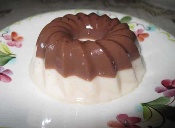 Двухцветное молочно-шоколадное желе