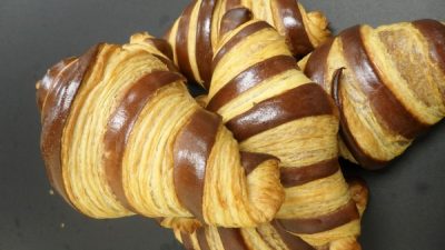 Двухцветные круассаны по-домашнему