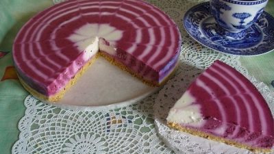 Двухцветный творожный торт без выпекания
