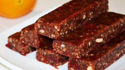 Энергетический батончик с миндалем и вишней