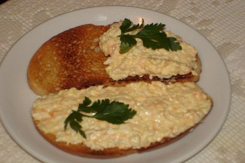 Еврейская сырно-чесночная закуска