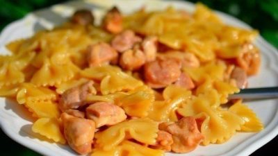 Фарфалле с куриной голенью и медом