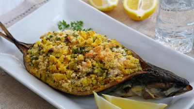 Фаршированная скумбрия с рисом в духовке