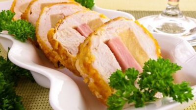 Фаршированное куриное филе с сыром и ветчиной