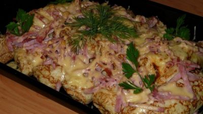 Фаршированные блины под сыром в духовке