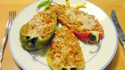 Фаршированный болгарский перец с рисом и миндалем