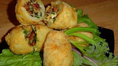 Фаршированный ветчиной и сыром картофель в кляре