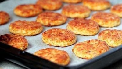 Фигурное печенье с сыром и беконом