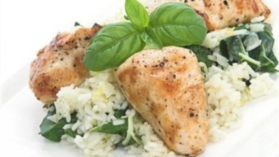 Филе индейки с медовым рисом и шпинатом