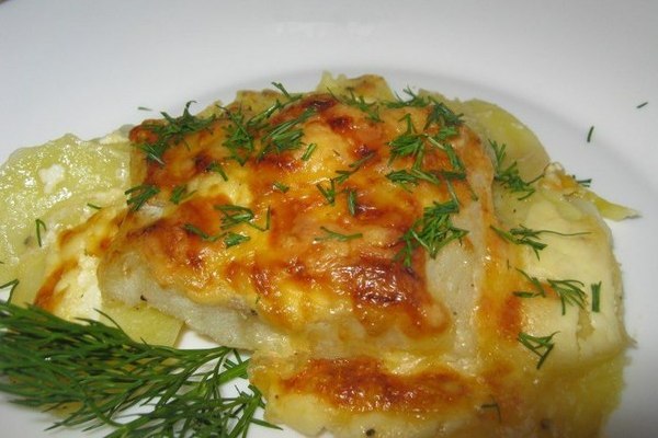 Филе рыбы под картофельной шубой в духовке