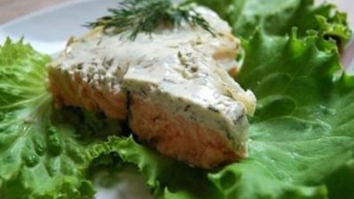 Филе семги с картофелем под сметанным соусом в духовке