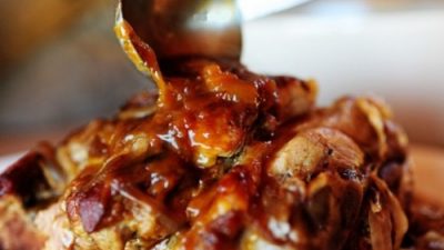Филе свинины тушеное с яблоками по-польски