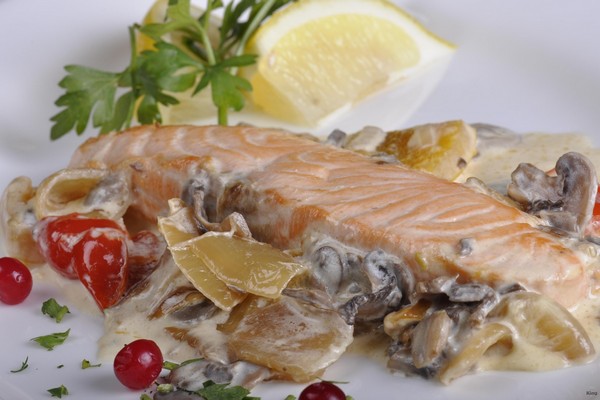 Как приготовить Красная рыба Форель под сливочным соусом в духовке просто рецепт пошаговый