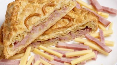 Французский закрытый пирог с ветчиной