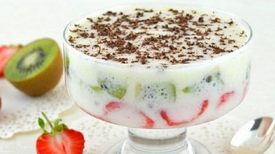 Фрукты в зефирном креме на десерт