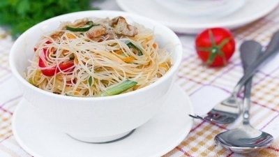 Фунчоза с жареным мясом и овощами