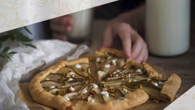 Галета с грушей и грецкими орешками