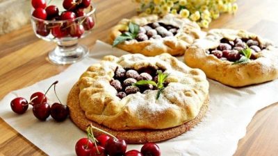 Галеты с черешней и корицей