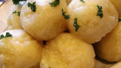 Галушки из картофеля с хлебом по-польски
