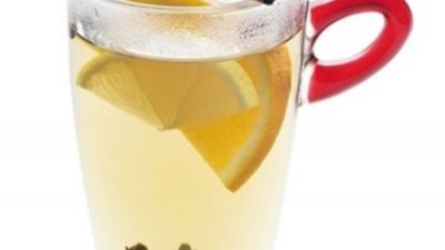 Глинтвейн из белого сухого вина с ромом и изюмом