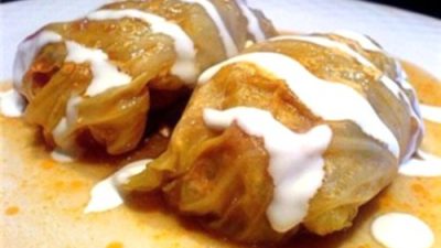 Голубцы в вине по-татарски со сметанным соусом