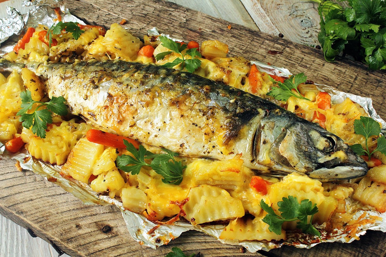 Рыба, запеченная в фольге с картошкой! Без майонеза!Вкусно и просто! Читайте рецепт!