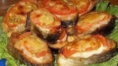 Горбуша с помидорами в духовке под сыром