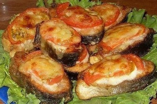 филе горбуши в духовке с картошкой и сыром и помидорами в духовке | Дзен