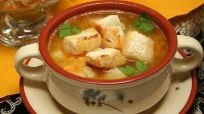 Гороховый суп с копчеными ребрышками и сельдереем