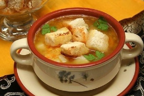 Гороховый суп с копчеными ребрышками и сельдереем
