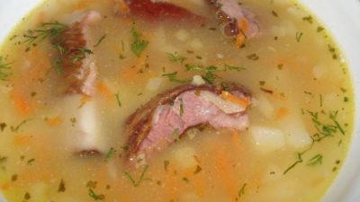 Гороховый суп с копчеными свиными ребрышками в мультиварке