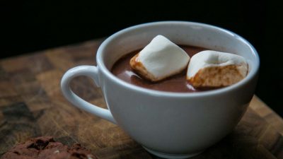 Горячий шоколад со сметаной по-французски