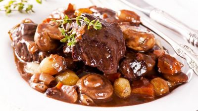 Говядина «Bouef Bourguignonne» по–бургундски