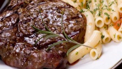 Говяжьи стейки с горчичным соусом