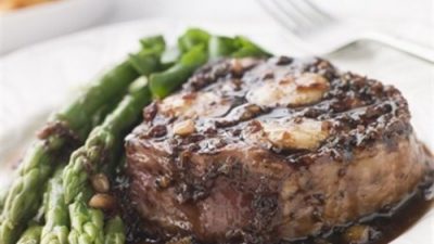 Говяжий стейк в вине Мадера с грибами