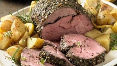 Говяжья вырезка, запеченная с майораном и розмарином