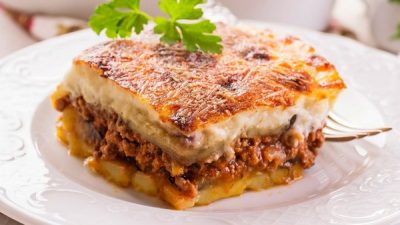 Греческая мусака с баклажанами и говяжьим фаршем