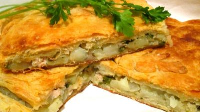 Греческий пирог «Кубите» с курицей и картошкой