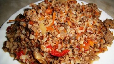 Гречка с мясным фаршем и томатами