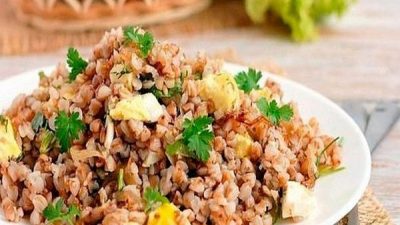 Гречка с зеленью и вареными яйцами