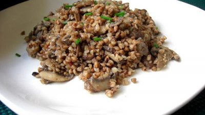 Гречка в мультиварке с грибами и луком