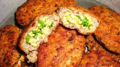 Гречнево-куриные зразы с зеленым луком и яйцом