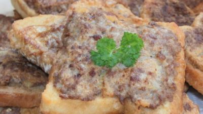 Гренки с мясным фаршем и килькой по-татарски