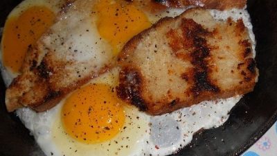 Гренки с яйцом и сыром пармезан