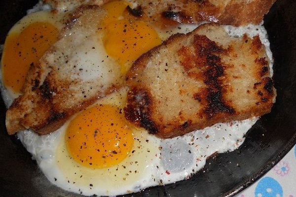 Гренки с яйцом и сыром пармезан