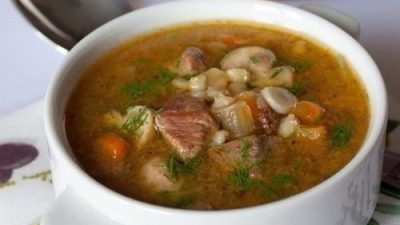 Грибной суп с говядиной и перловкой