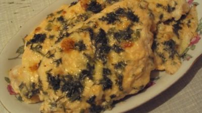 Грудка куриная под сметанным соусом