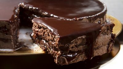 Идеальный шоколадный торт в глазури к празднику